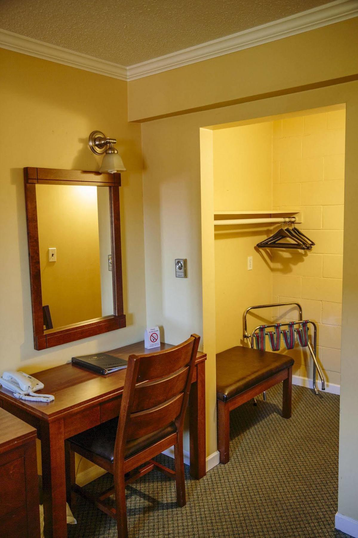Westward Inn & Suites Langley Ngoại thất bức ảnh